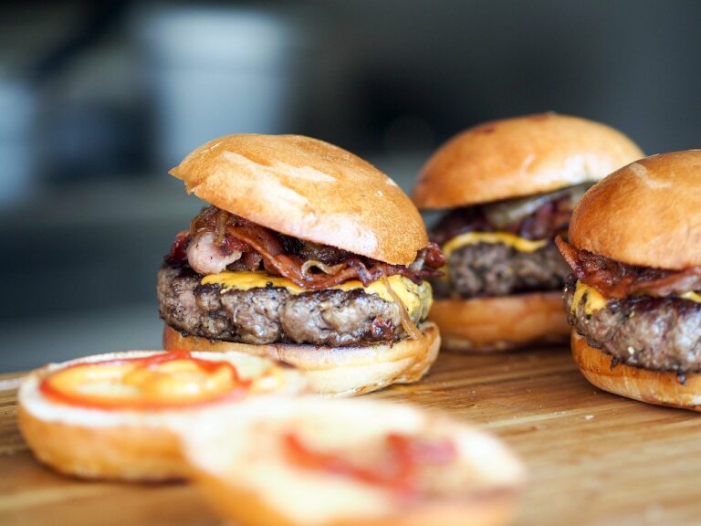 Sextou em casa: delivery para todos os gostos com desconto do Clube