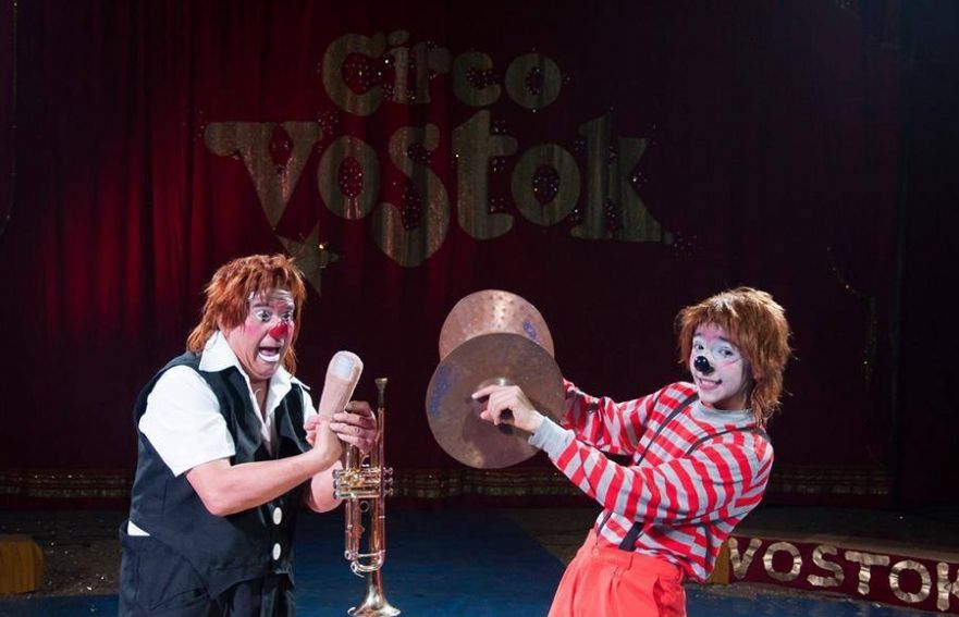 Com globo da morte, circo Vostok faz temporada em Curitiba