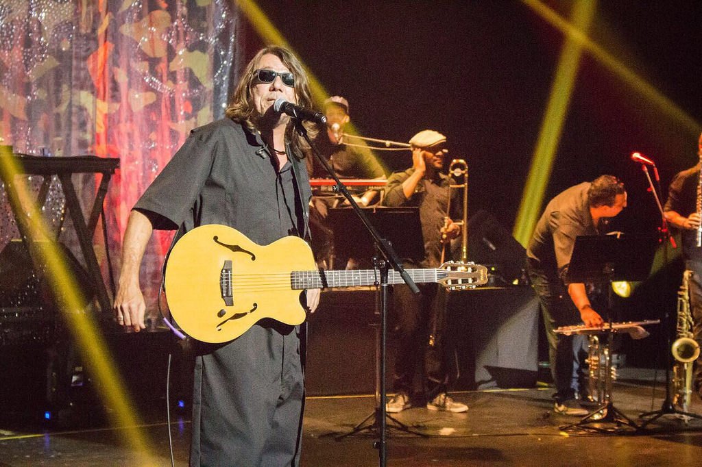 Lenine faz show em Curitiba e avisa que só decide o repertório no dia
