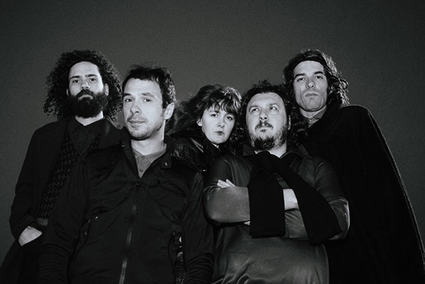 Banda curitibana lança disco com audição em sala de cinema