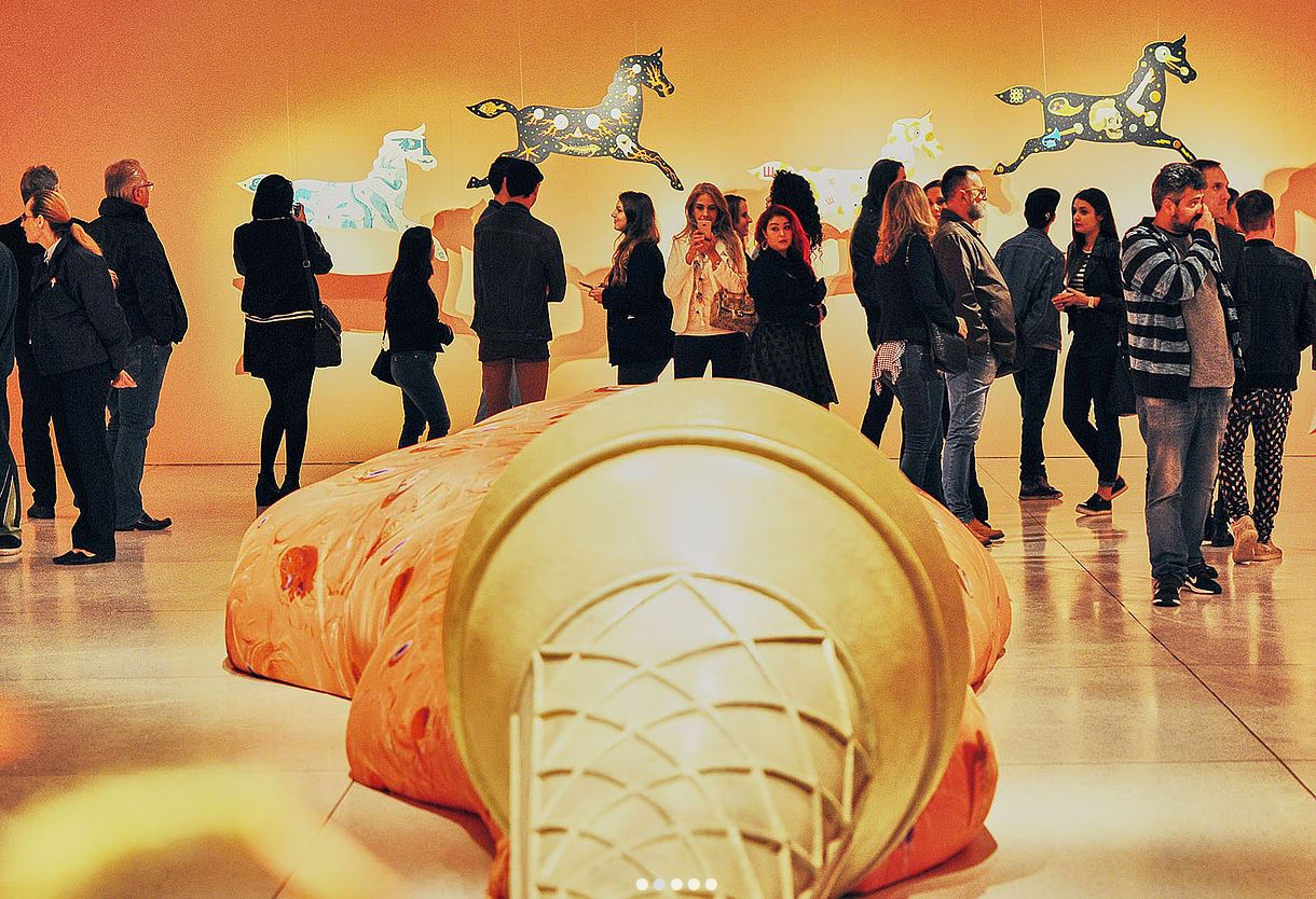 No MON, exposição interativa tem sorvete gigante e caráter ilusionista