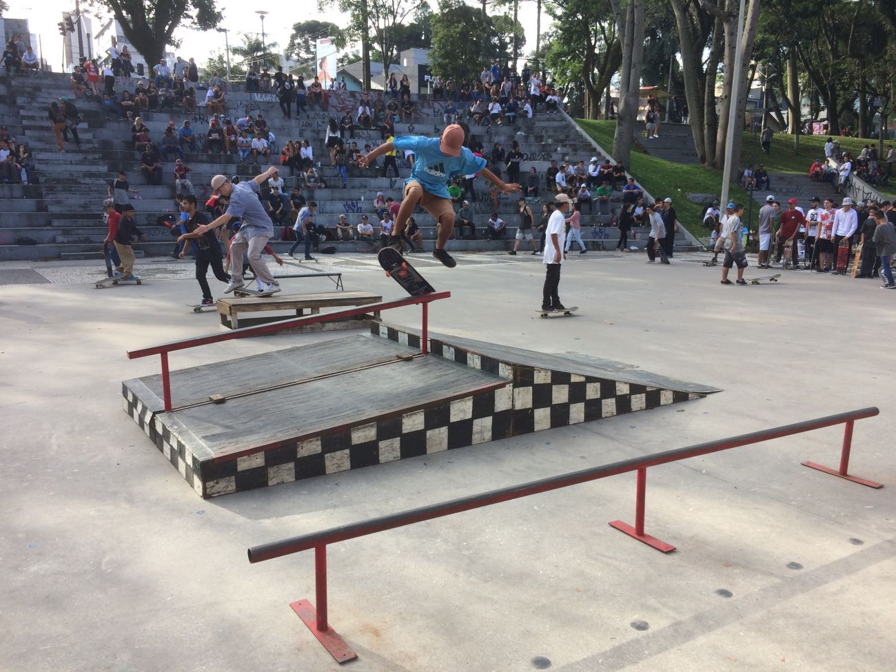 Go Skate Day reúne milhares na Praça do Atlético