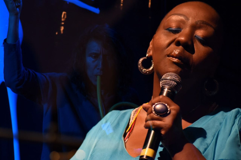 Descoberta por Caetano, Vírginia Rodrigues celebra 20 anos de carreira com três shows em Curitiba