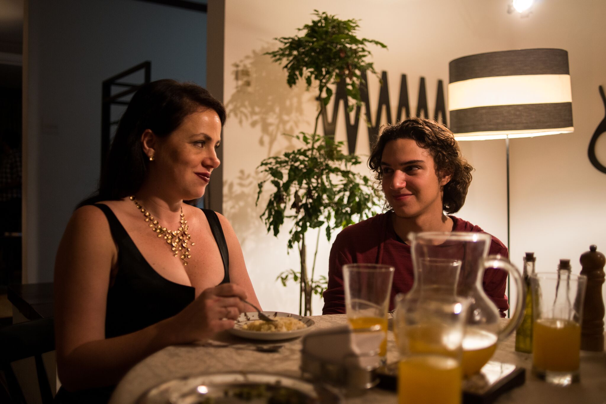 Um piá, uma mulher: filme brasileiro Fala Comigo chega aos cinemas