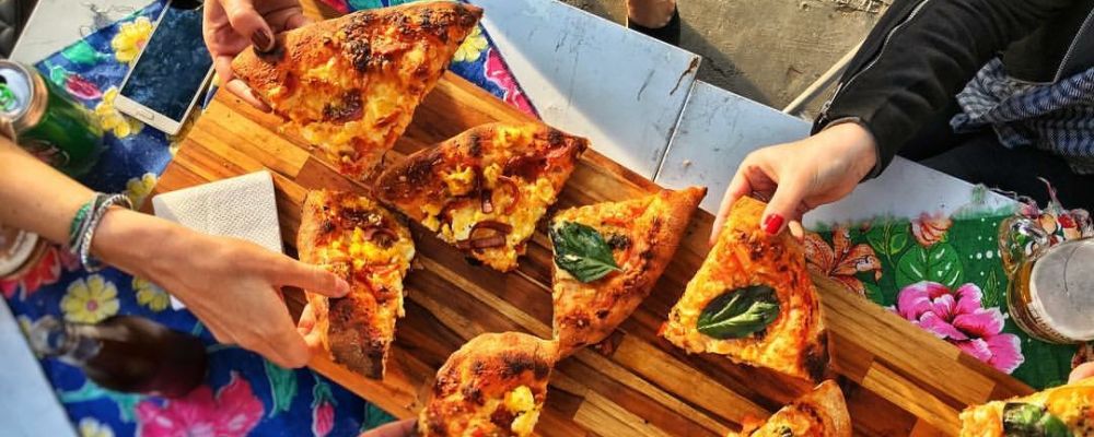 Comida de rua: veja onde comer pizza al taglio em Curitiba