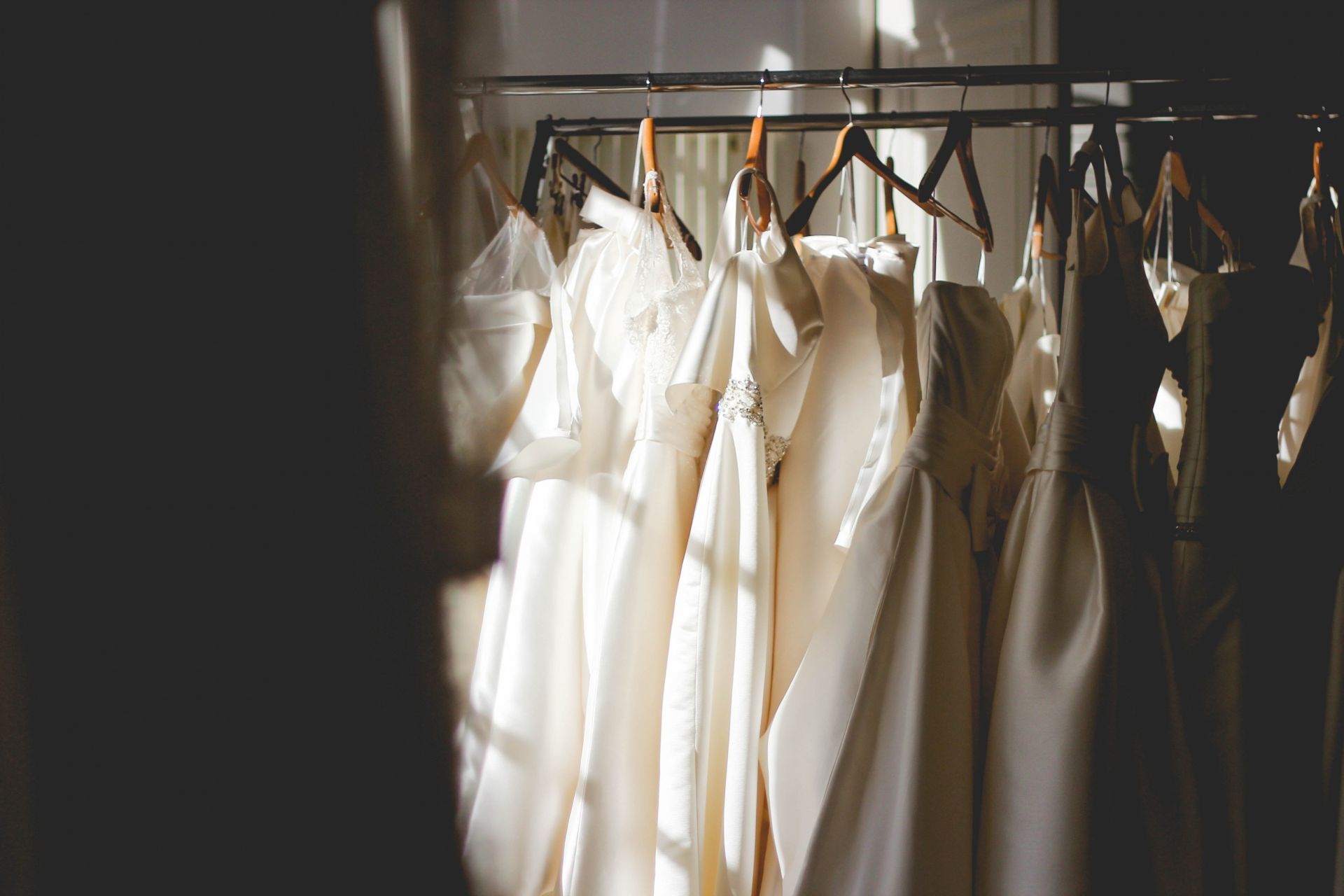 Evento em Curitiba reúne vestidos de noivas consagrados com descontos de até 50%