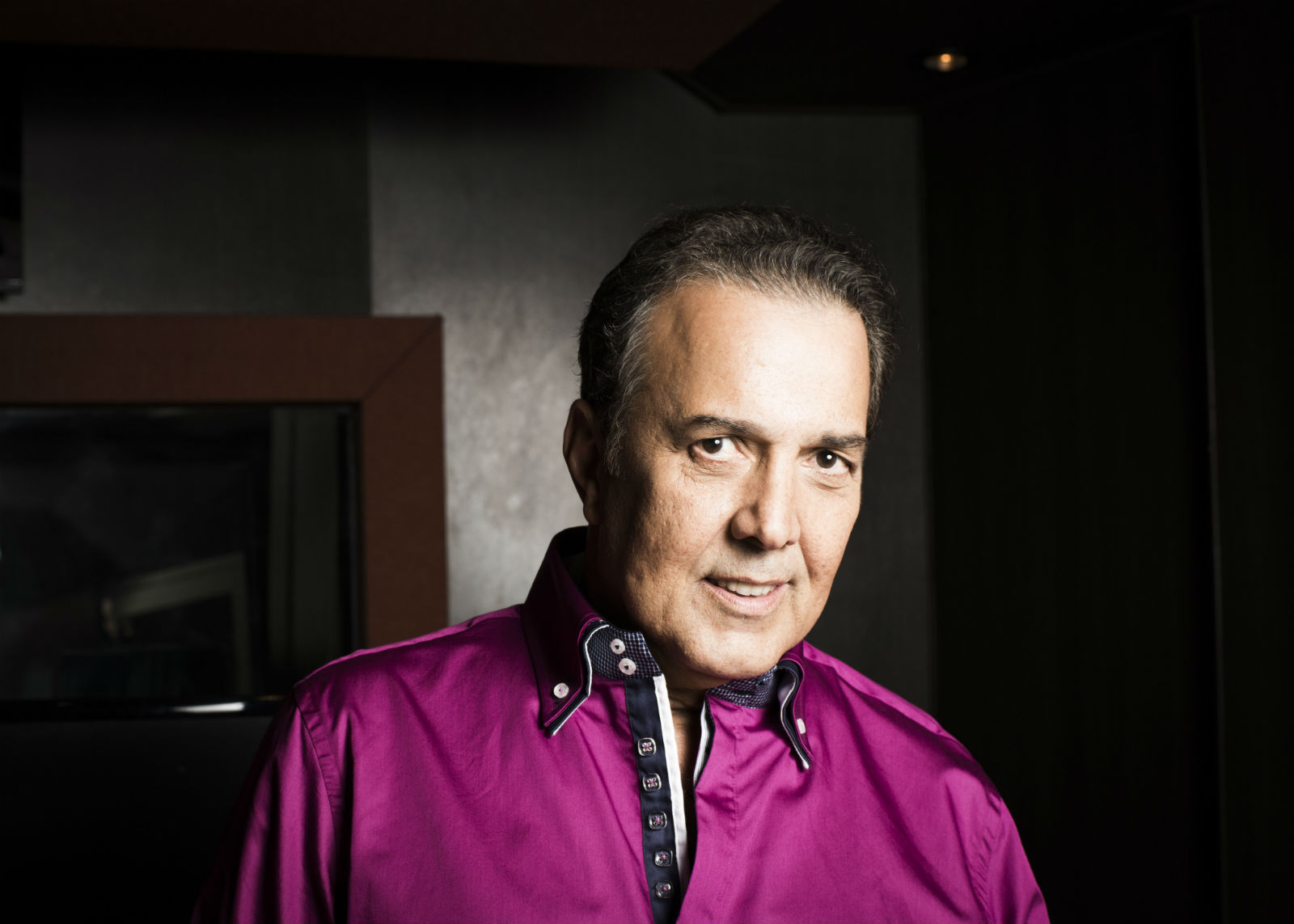 Rei da música romântica, José Augusto faz show nesta sexta-feira