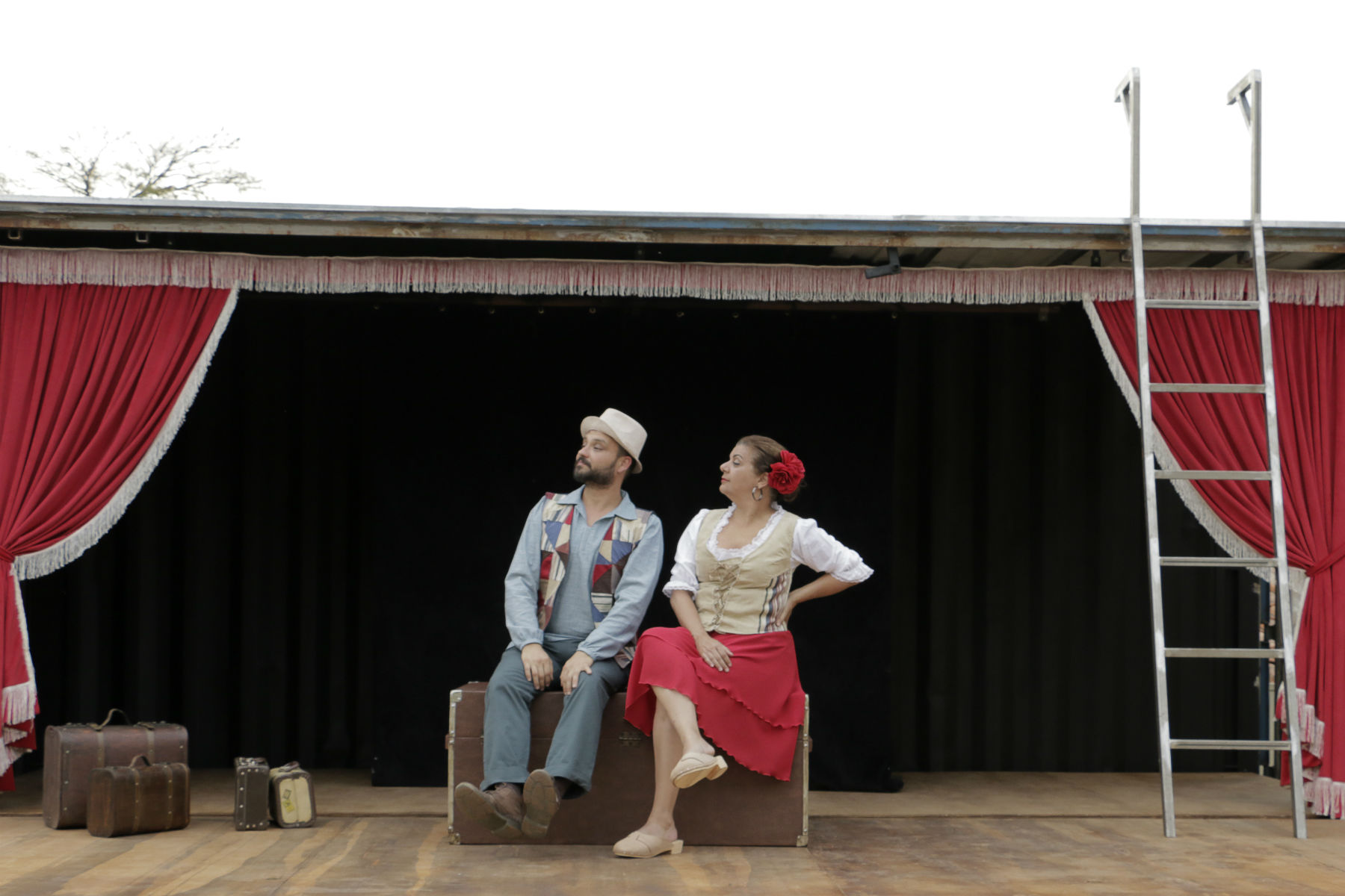 Projeto Container Cultural leva peça itinerante a 12 cidades paranaenses