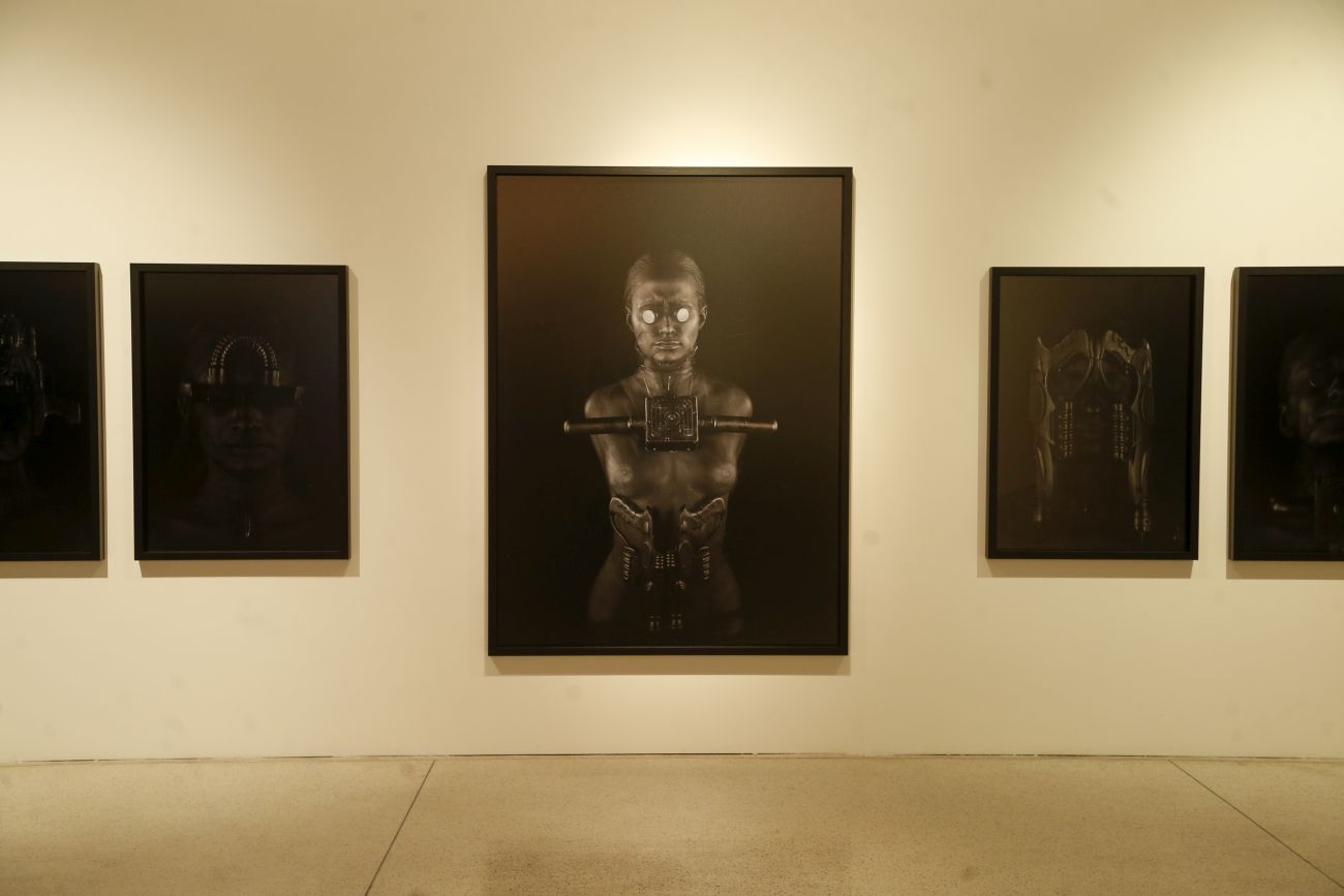 Artista italiano critica a violência da humanidade em mostra na Bienal de Curitiba