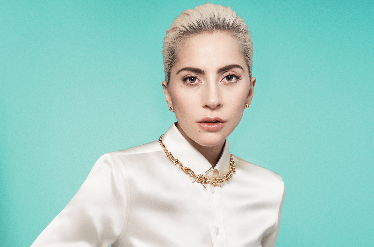 Lady Gaga reagenda shows da turnê JOANNE