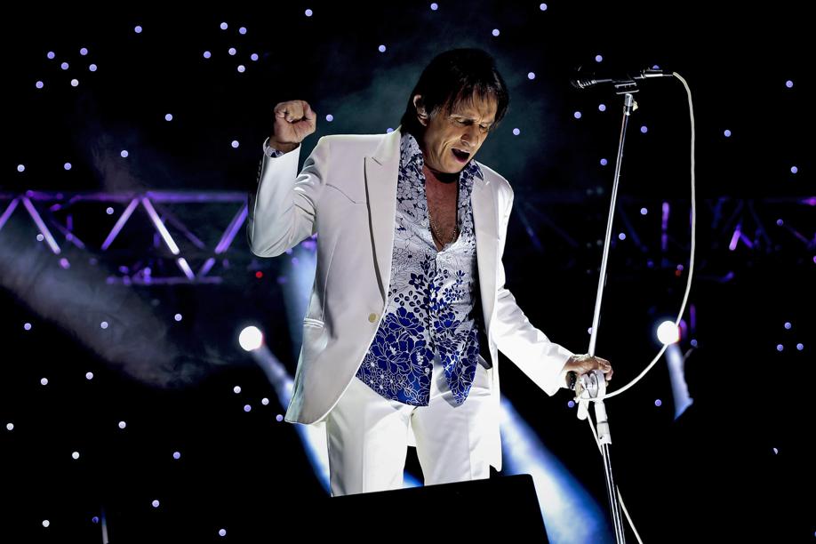 Esgotaram os ingressos para a plateia do show de Roberto Carlos em Curitiba, mas ainda tem camarotes