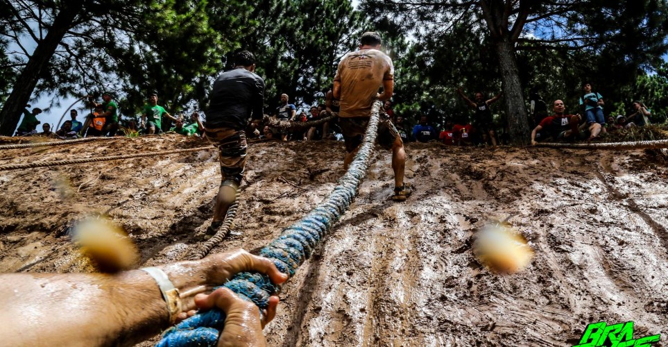 Último Desafio Braves do ano tem piscina de gelo, lama e obstáculo de fogo