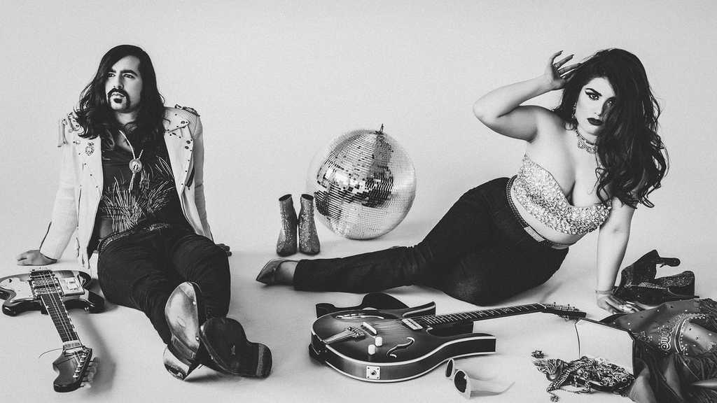 Duo canadense Les Deuxluxes mostra “pacote completo” do rock no 92º