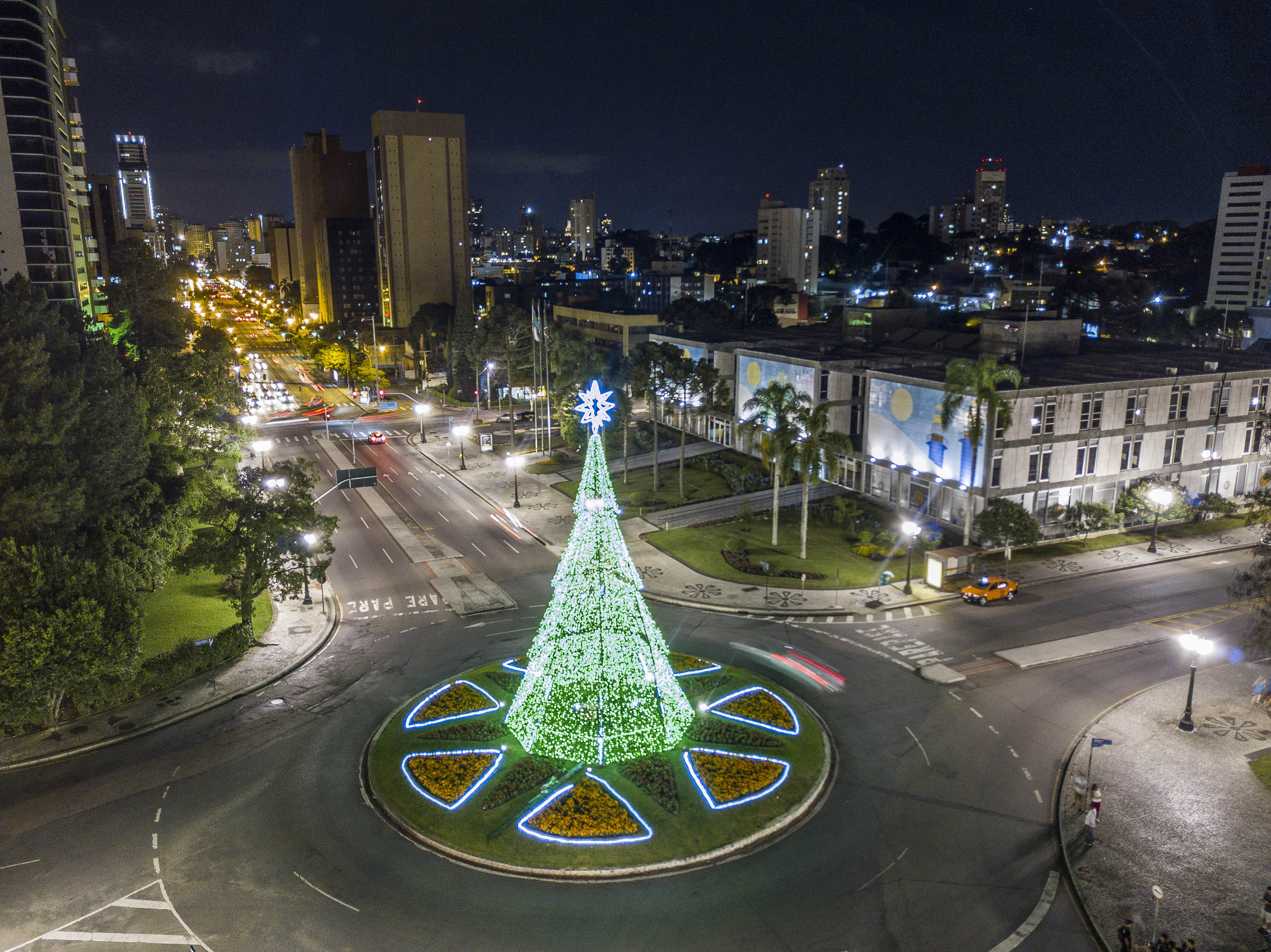 7 árvores de Natal em Curitiba para você visitar e tirar uma foto perfeita!