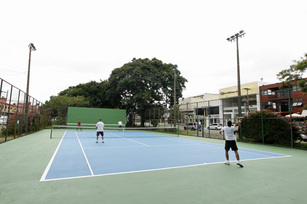 Cinco quadras gratuitas para jogar tênis em Curitiba