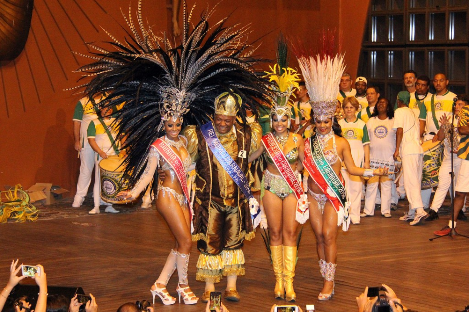 Rei Momo e Rainha do Carnaval de Curitiba 2018 serão escolhidos nesta quinta-feira