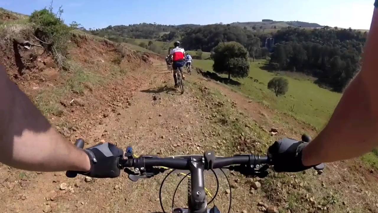 Corrida de bike percorre estradas rurais e paisagens incríveis de Witmarsum