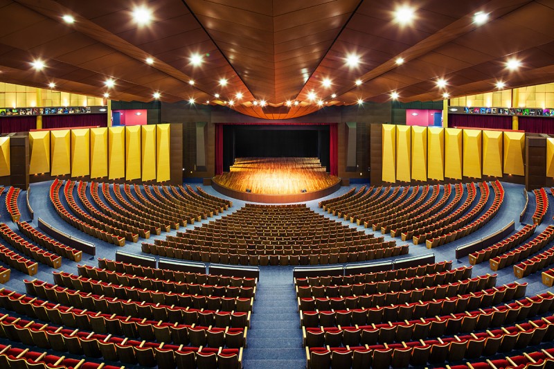 Em 10 anos de vida, 2,4 milhões de pessoas passaram pelo Teatro Positivo