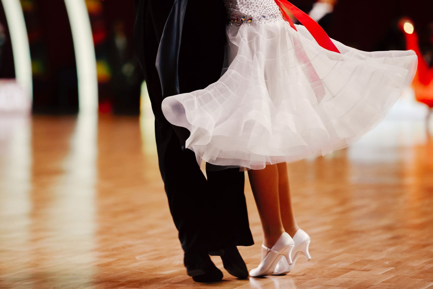 Curso em Curitiba ensina a dançar o verdadeiro samba de gafieira