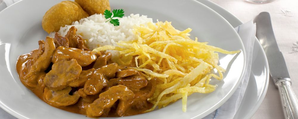 Origem russa: saiba onde comer estrogonofe de carne em Curitiba