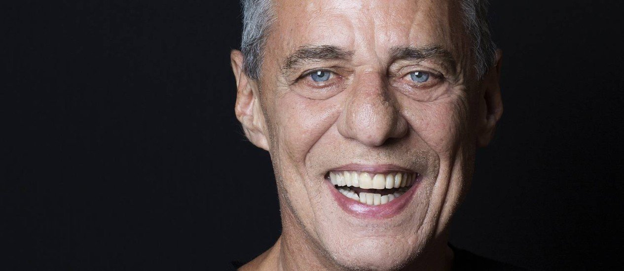 Ingressos para o show de Chico Buarque em Curitiba estão quase esgotados