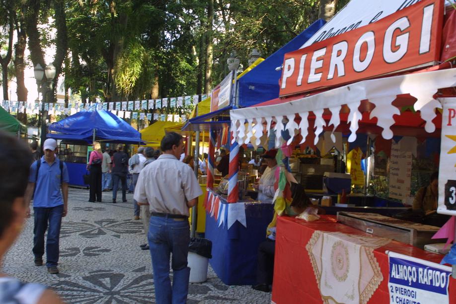 10 itens imperdíveis para comer e comprar na Feirinha da Praça Osório