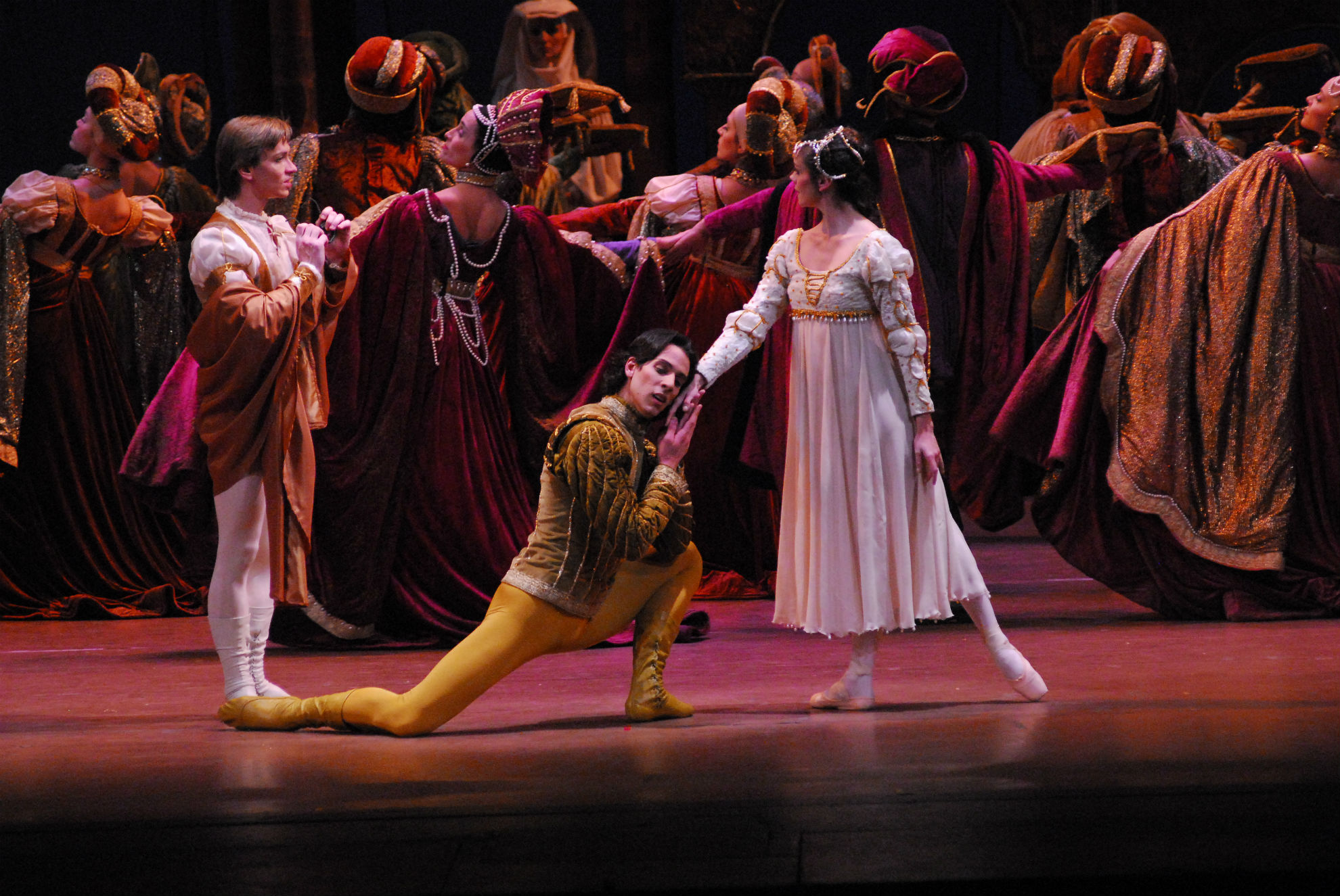 Ballet de Santiago traz Romeu e Julieta para apresentação única em Curitiba