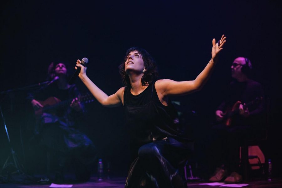 Julia Branco lança seu primeiro álbum “Soltar os Cavalos” em Curitiba