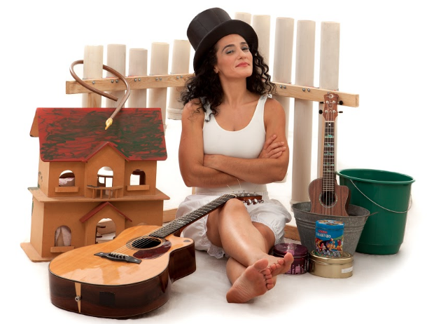 Uma das principais violonistas do país se apresenta em ciclo de shows no Teatro Paiol