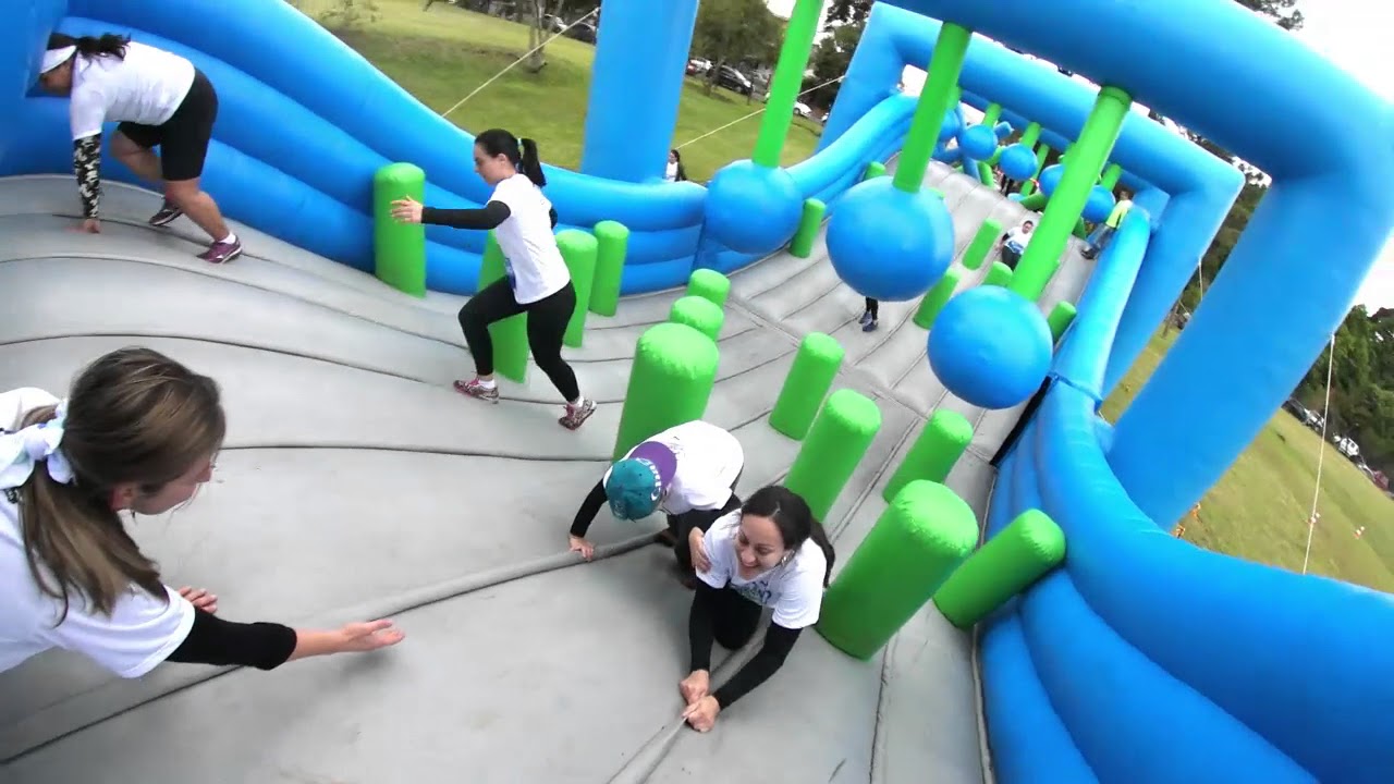 Corrida Insana terá bolas gigantes, campo minado e obstáculos com água e espuma