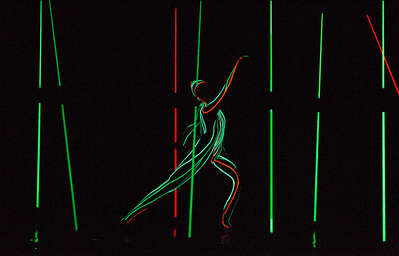 Companhia italiana traz show de luzes, dança e tecnologia para palco do Guaíra