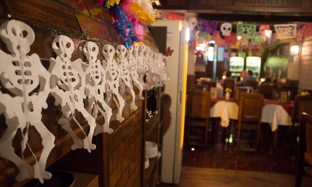 Bares de Curitiba fazem eventos temáticos de Día de Los Muertos