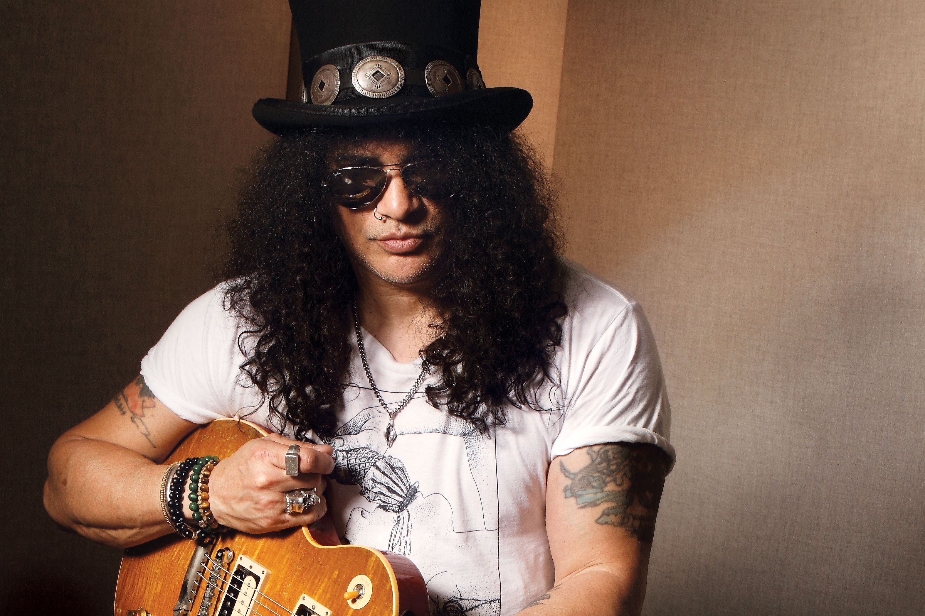 Slash vem a Curitiba em 2019