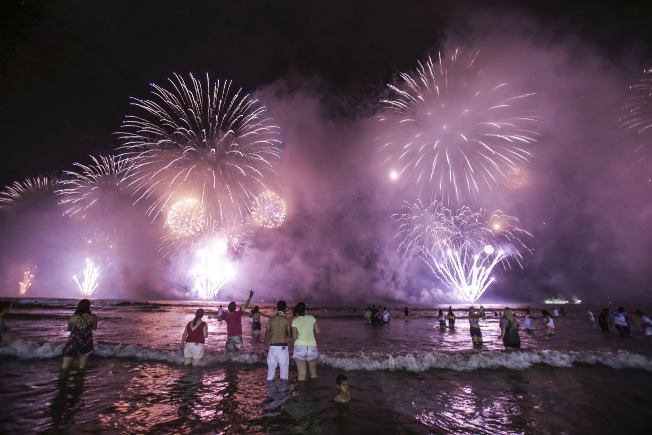 Litoral de Santa Catarina tem festas de Ano Novo com open food e open bar
