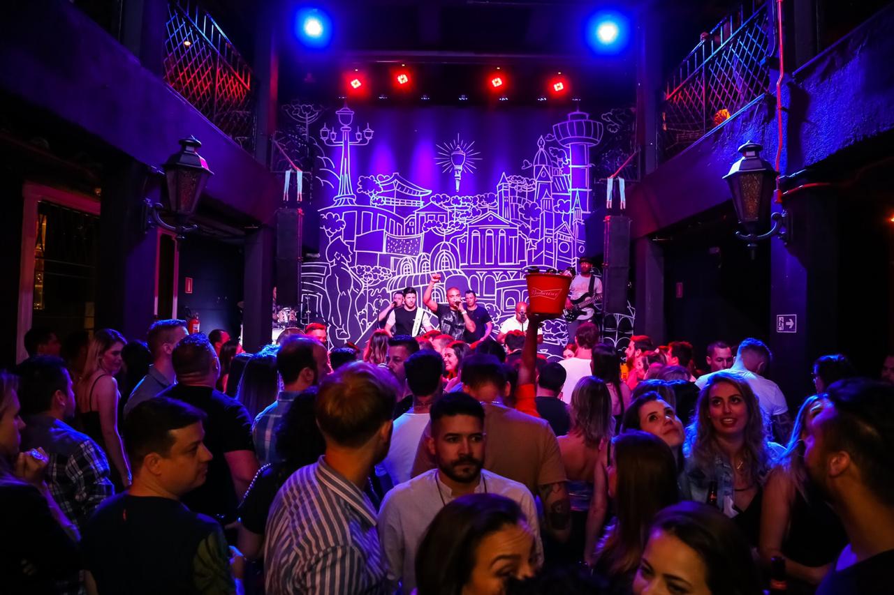 Casa de shows com quatro ambientes e até sushibar abre onde era o Aos Democratas