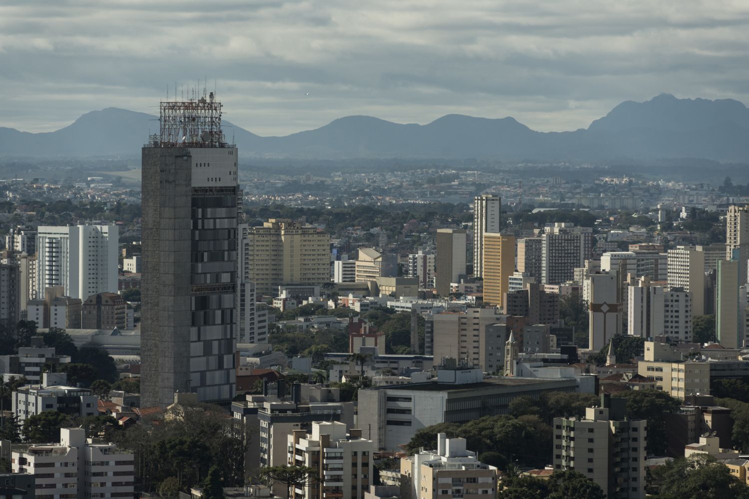 4 lugares em Curitiba com vista para a Serra do Mar