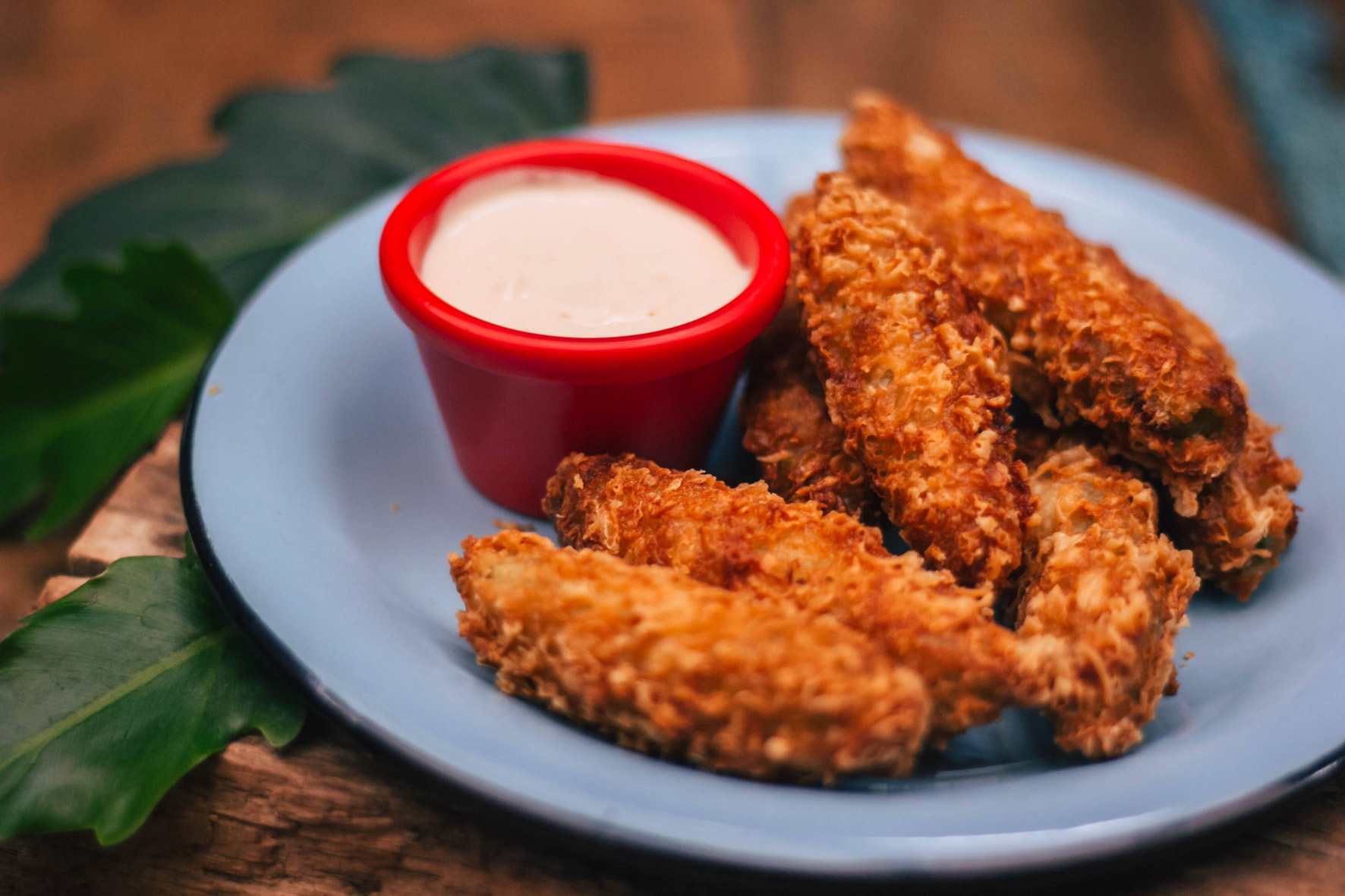 Restaurante curitibano serve porção de abacate empanado e frito