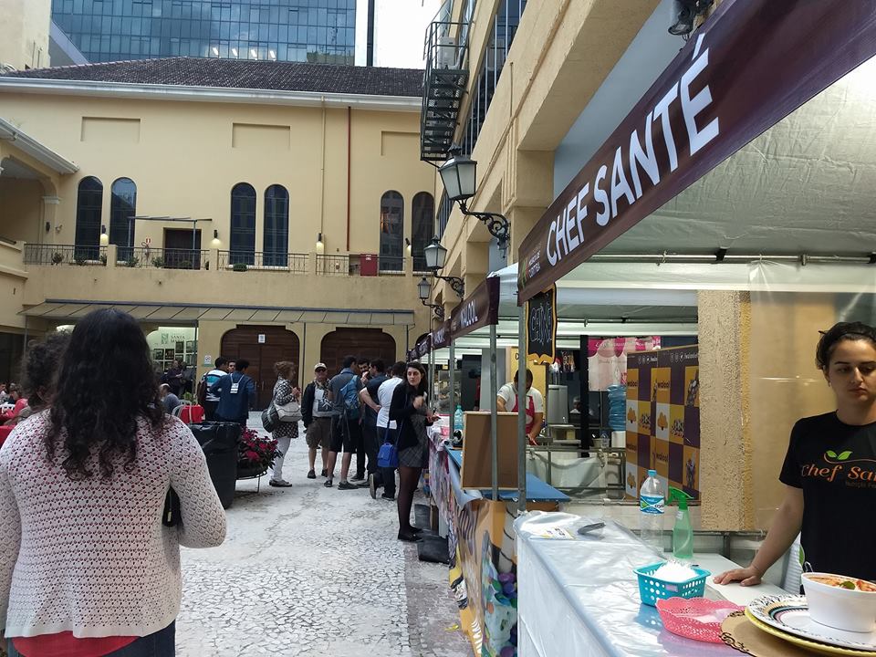 Feira gastronômica une jazz e pratos deliciosos no centro de Curitiba