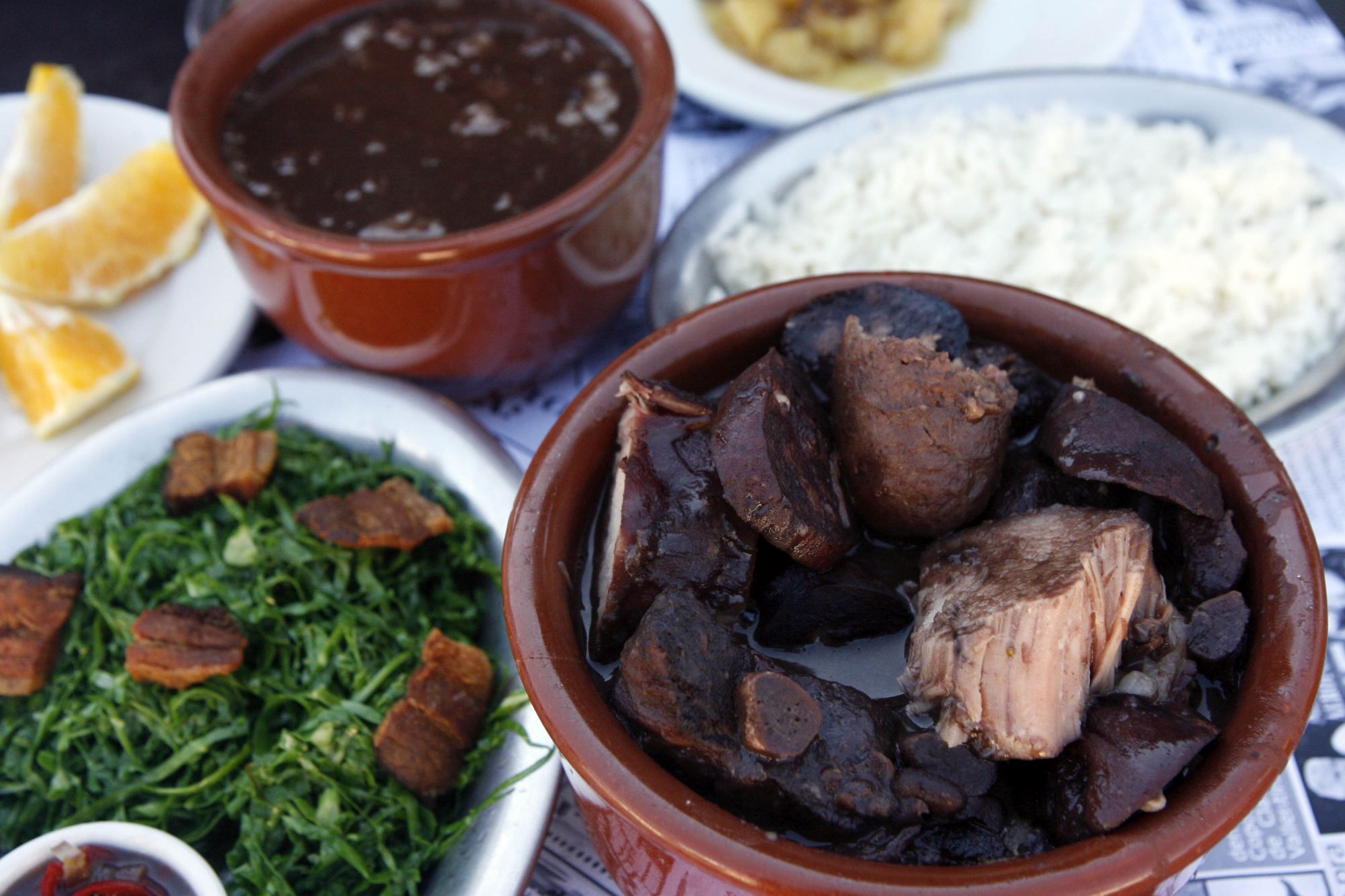 Fim de semana tem feijoada, festival de R$ 10 e chope de graça