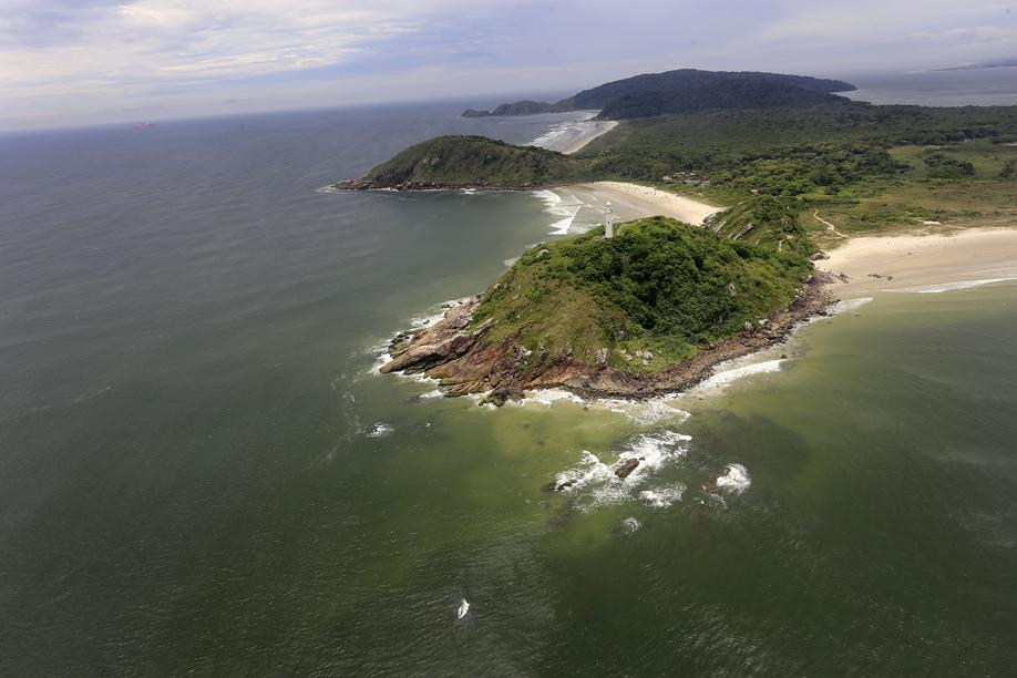 Passeio permite olhar o litoral do estado de cima do avião