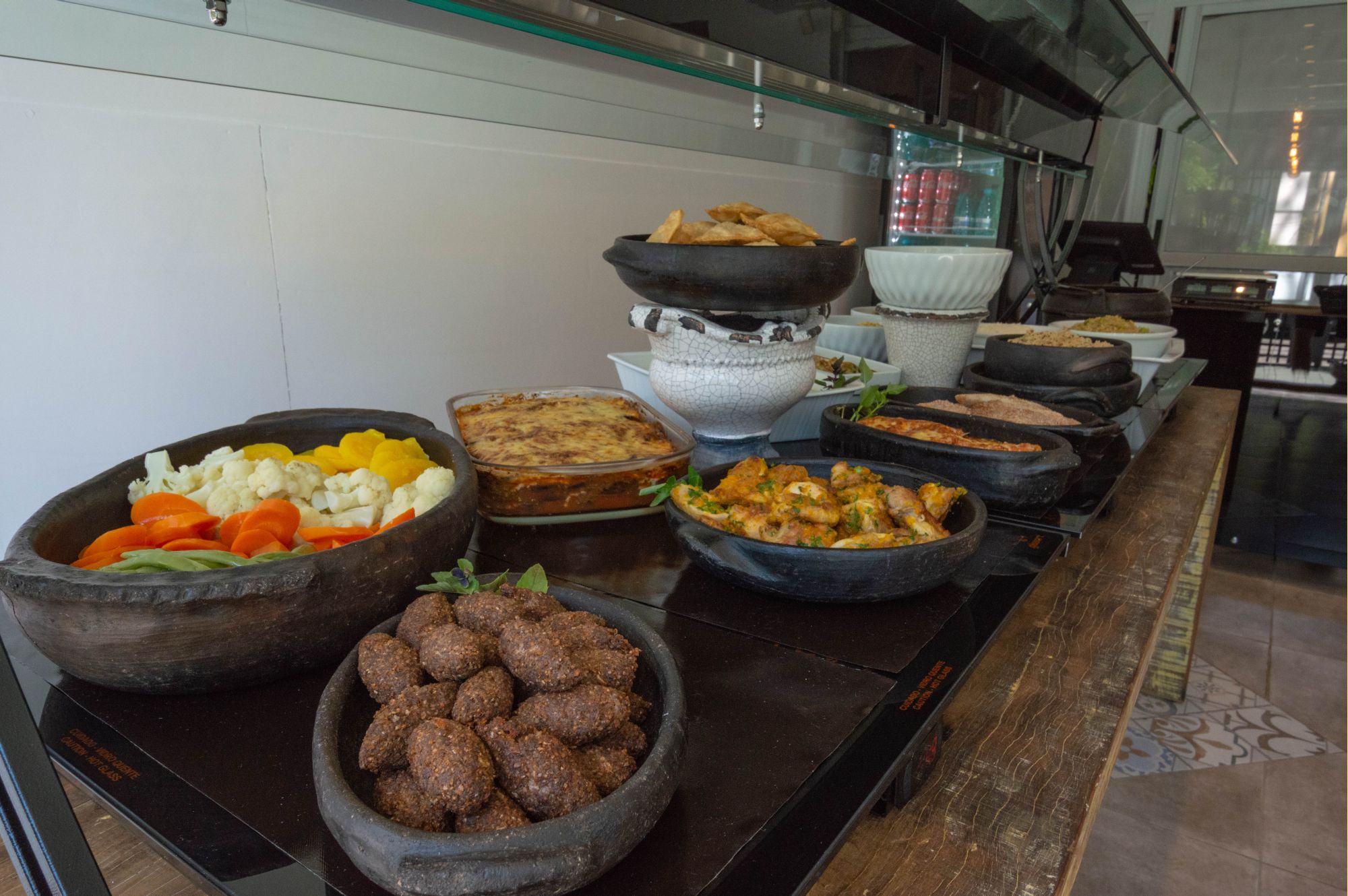Novo buffet tem boeuf bourguignon, bacalhau e outros pratos elaborados por um chef renomado