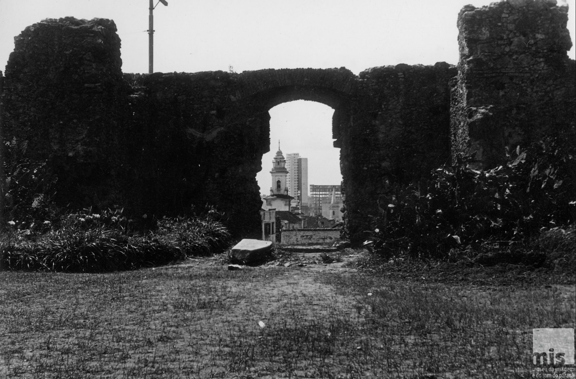 Conheça a Curitiba de 70 anos atrás em visita guiada pelo centro