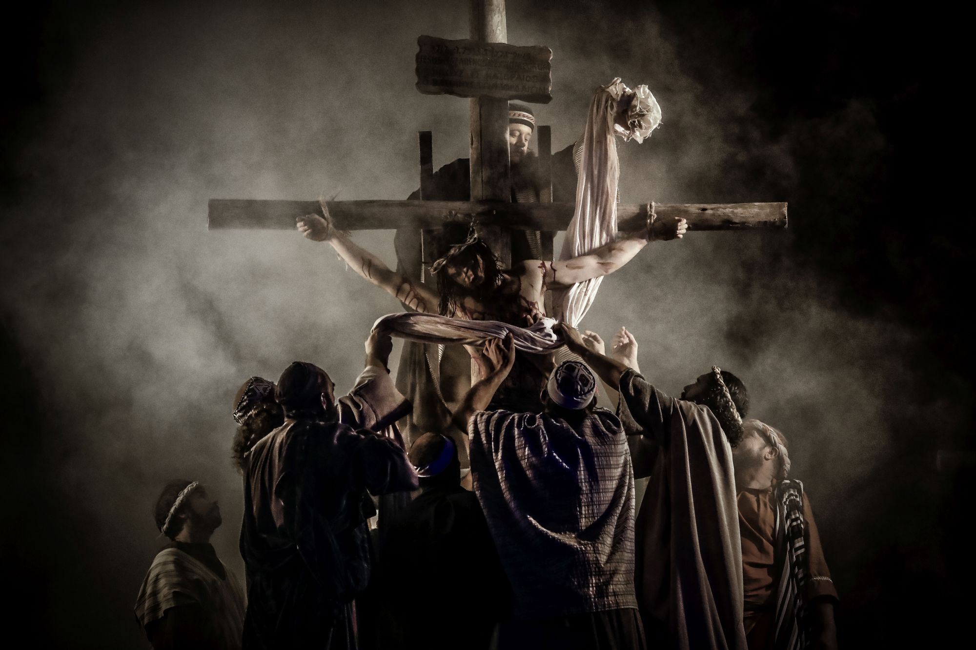 Grupo Lanteri encena a Paixão de Cristo na região de Curitiba