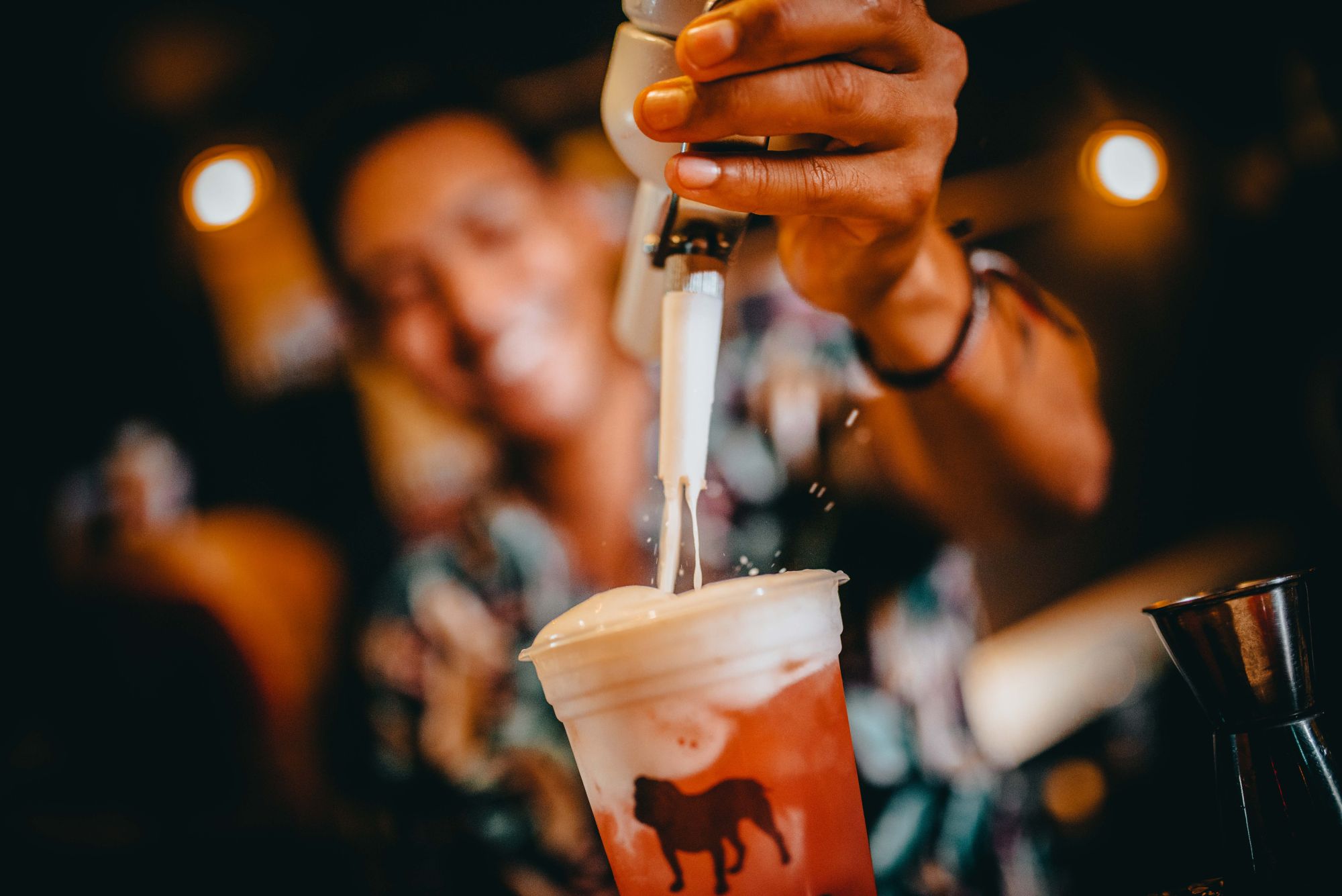 Conheça o drink que vende mais de mil unidades por mês em bar de Curitiba