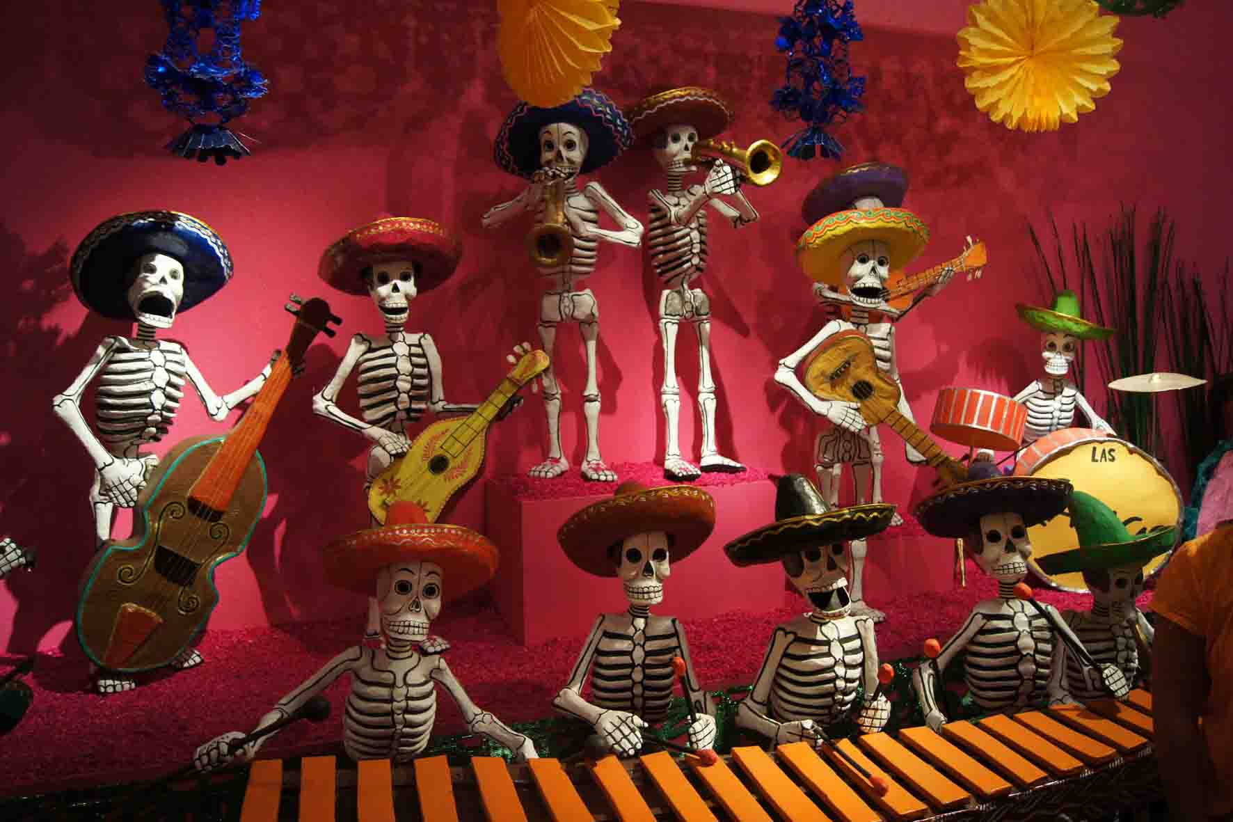 Taco El Pancho faz festa de 15 horas de duração em três bares ao mesmo tempo