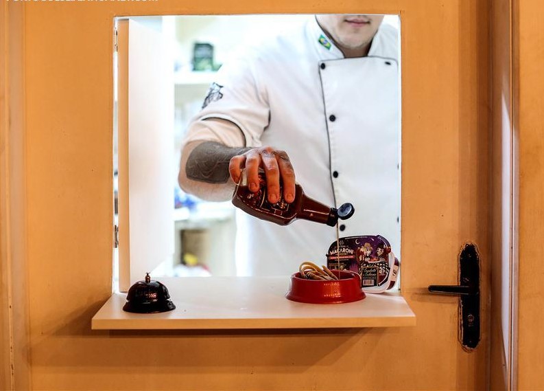 Boteco “human friendly” abre em Curitiba com cardápio para cachorros