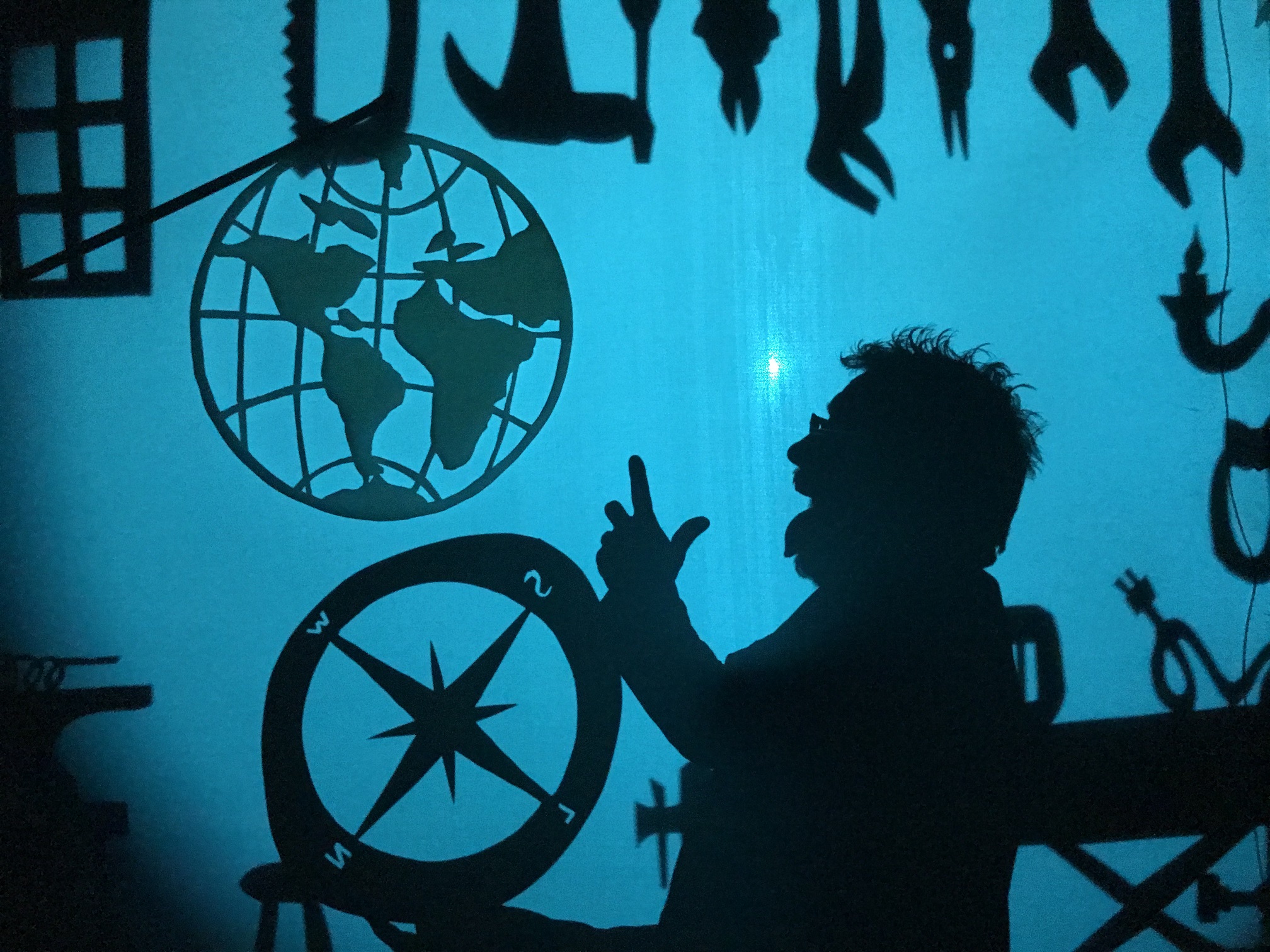 Teatro de sombras conta a história de Albert Einstein
