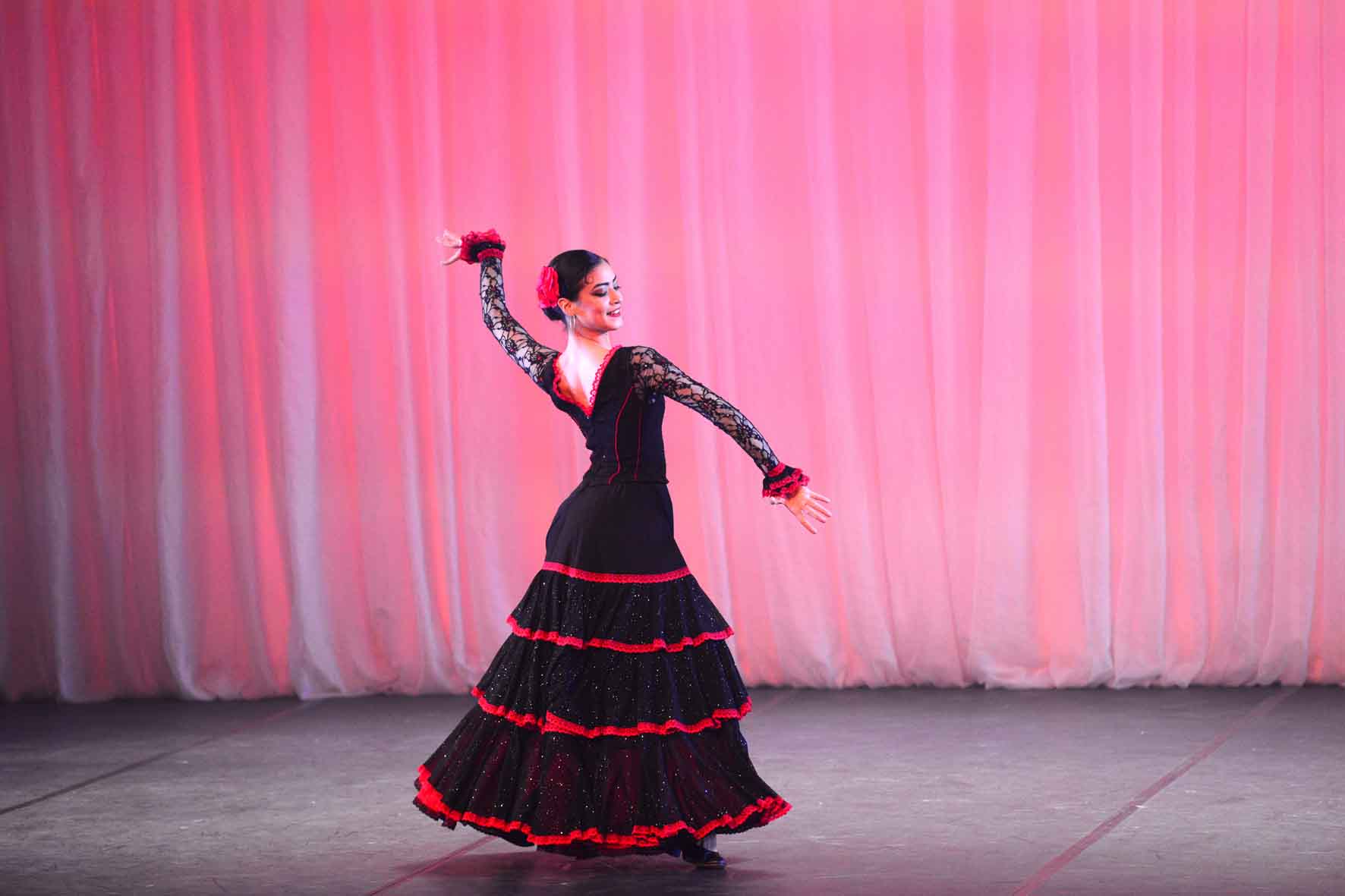 Fim de semana tem dança, gastronomia e muita música