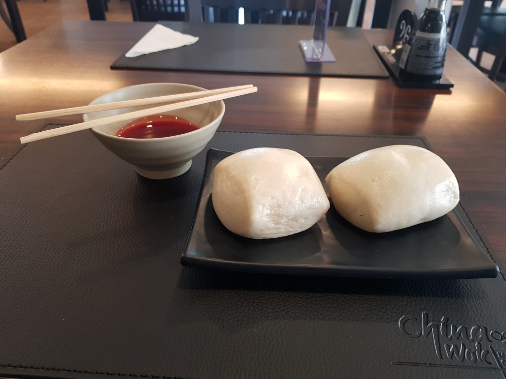 Pão típico da China ganha destaque em restaurantes pela cidade