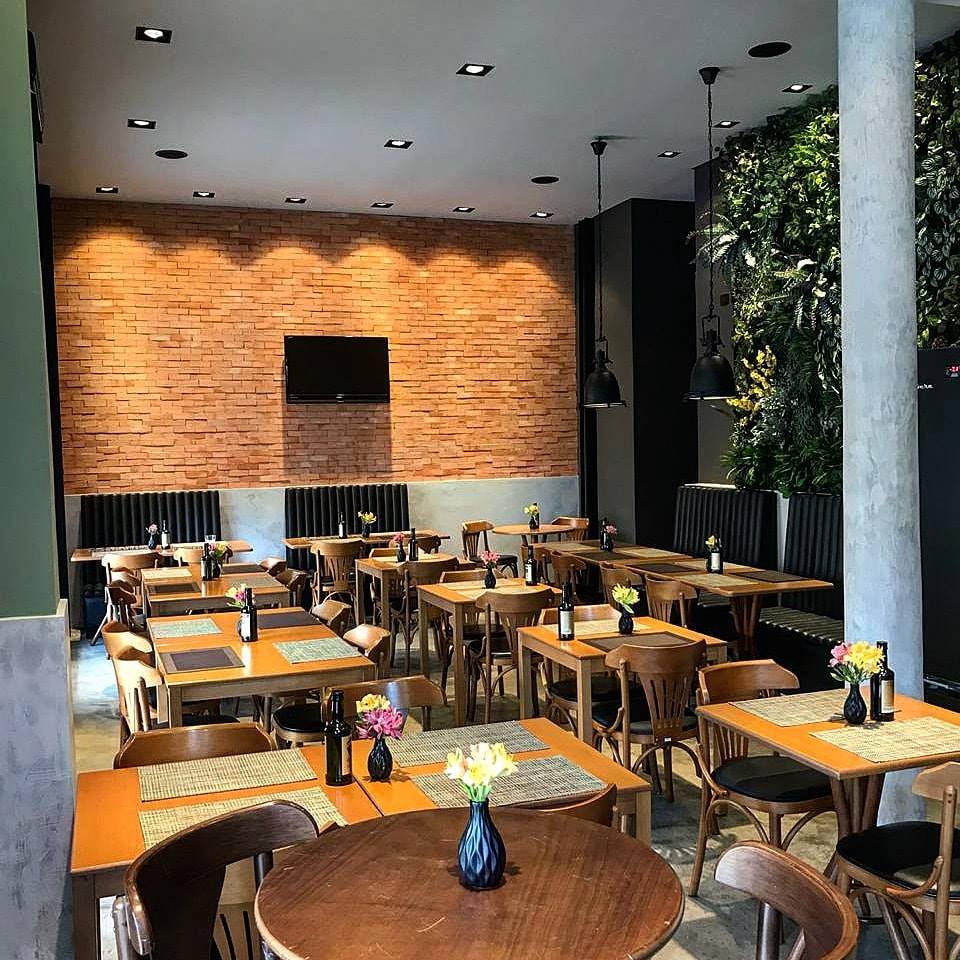 Pizzaria no Centro serve brotinho no almoço e faz festival do risoto aos sábados